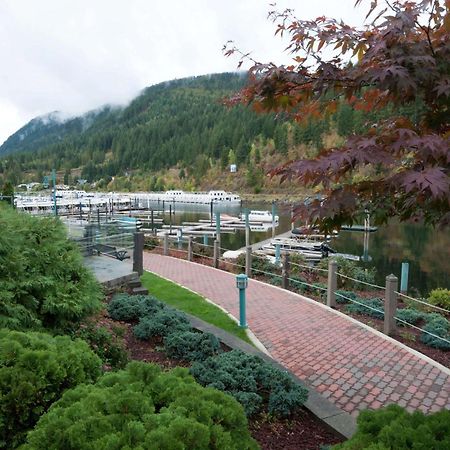 Super 8 By Wyndham Sicamous Hotel Exterior photo