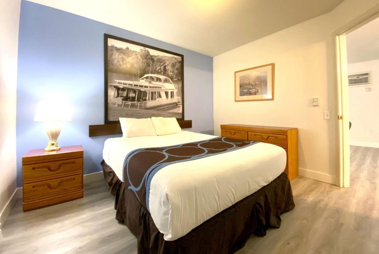 Super 8 By Wyndham Sicamous Hotel Exterior photo