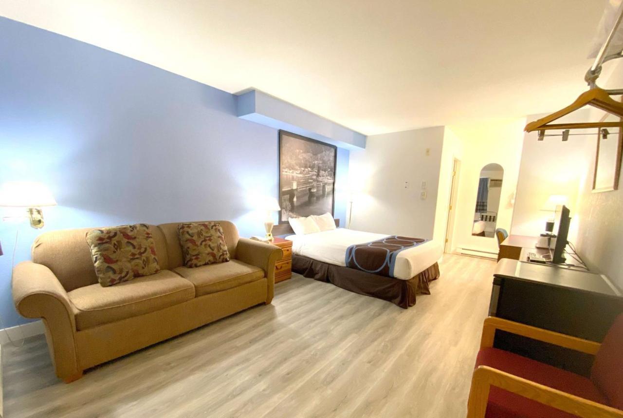 Super 8 By Wyndham Sicamous Hotel Exterior photo