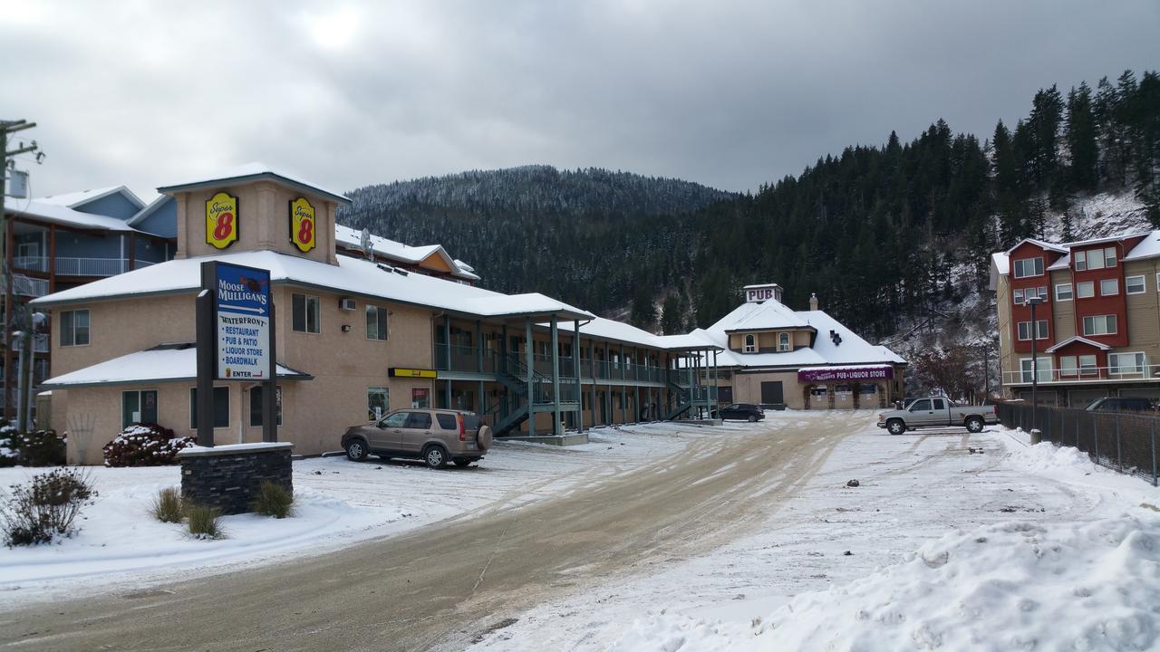 Super 8 By Wyndham Sicamous Hotel Exterior photo