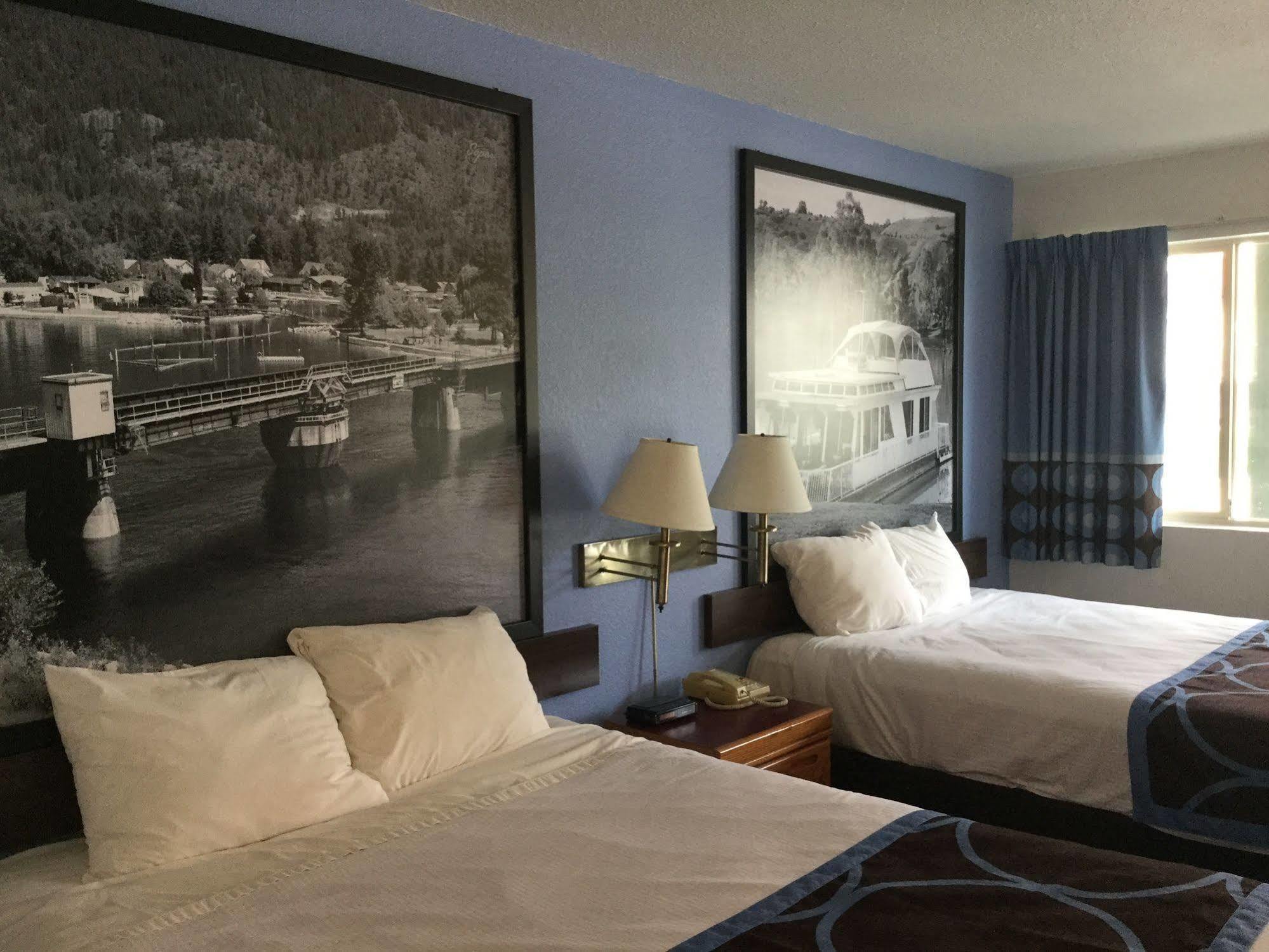 Super 8 By Wyndham Sicamous Hotel Exterior photo