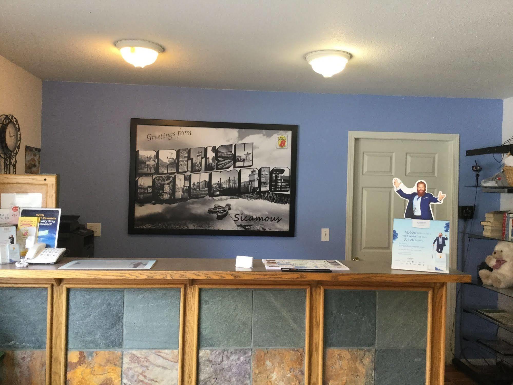 Super 8 By Wyndham Sicamous Hotel Exterior photo