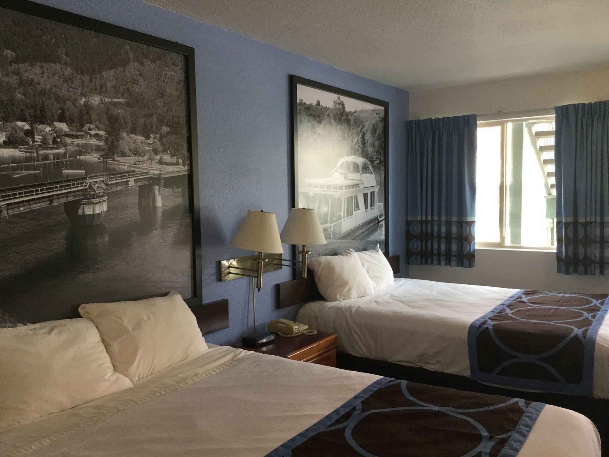 Super 8 By Wyndham Sicamous Hotel Exterior photo
