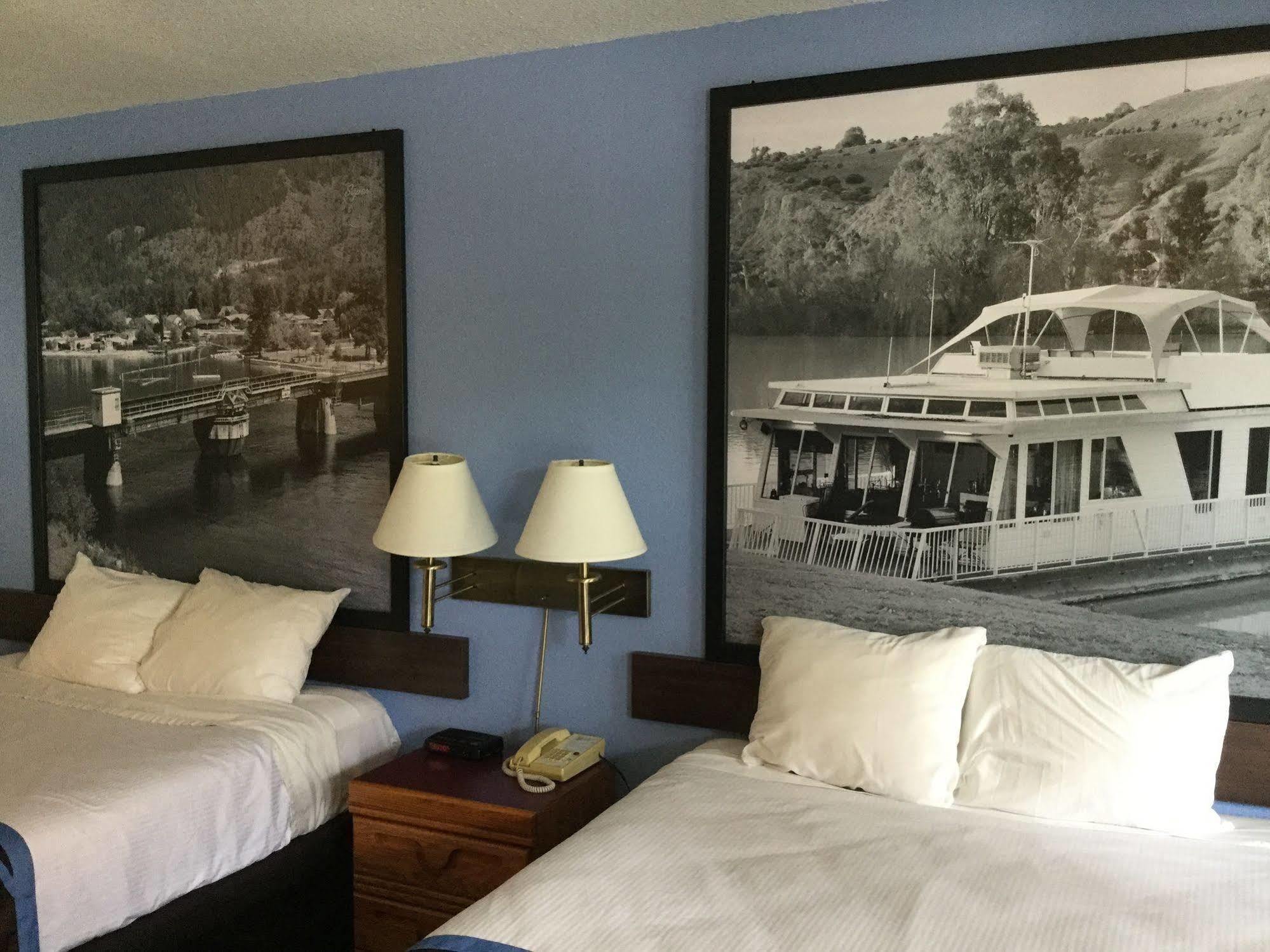 Super 8 By Wyndham Sicamous Hotel Exterior photo
