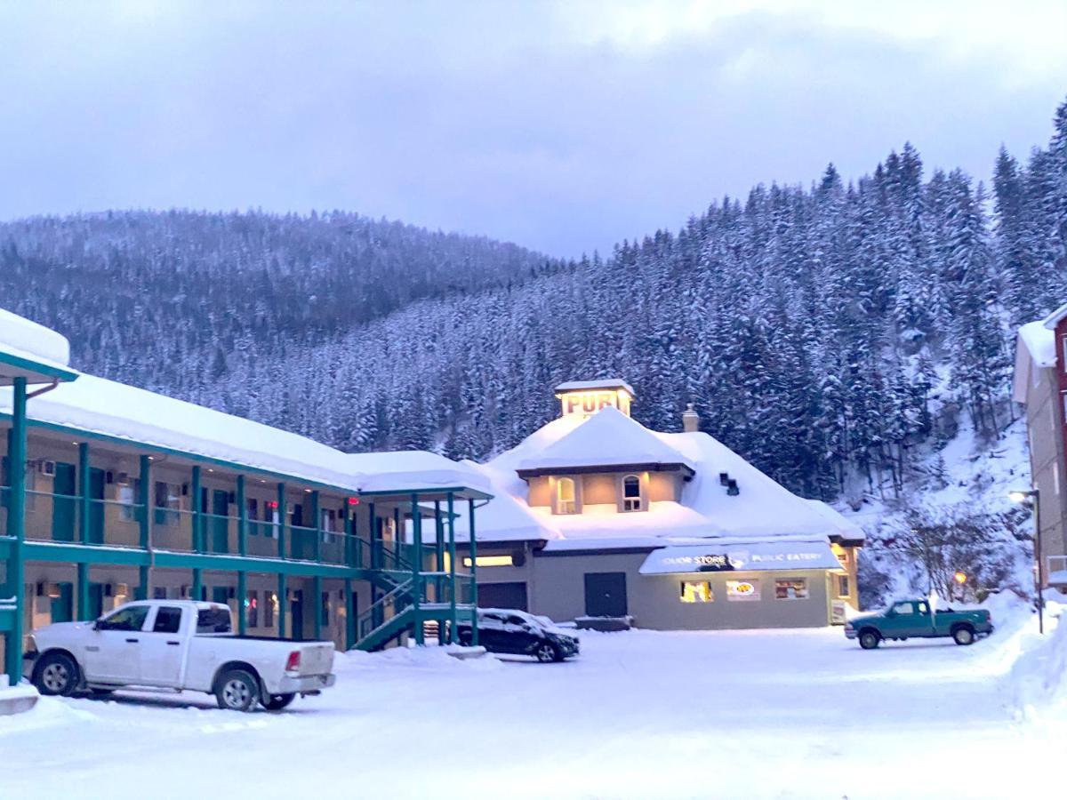 Super 8 By Wyndham Sicamous Hotel Exterior photo