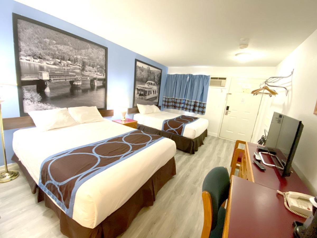 Super 8 By Wyndham Sicamous Hotel Exterior photo