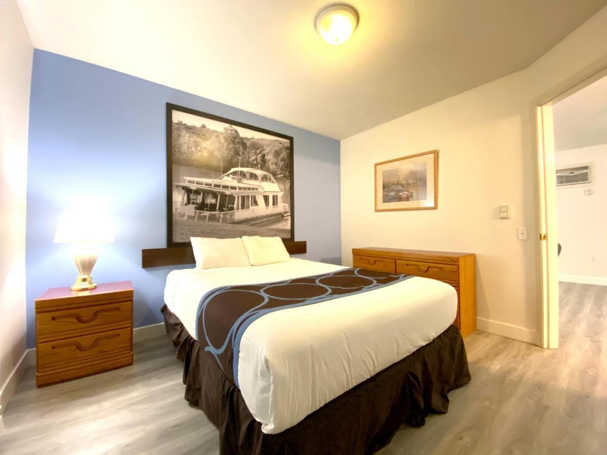 Super 8 By Wyndham Sicamous Hotel Exterior photo